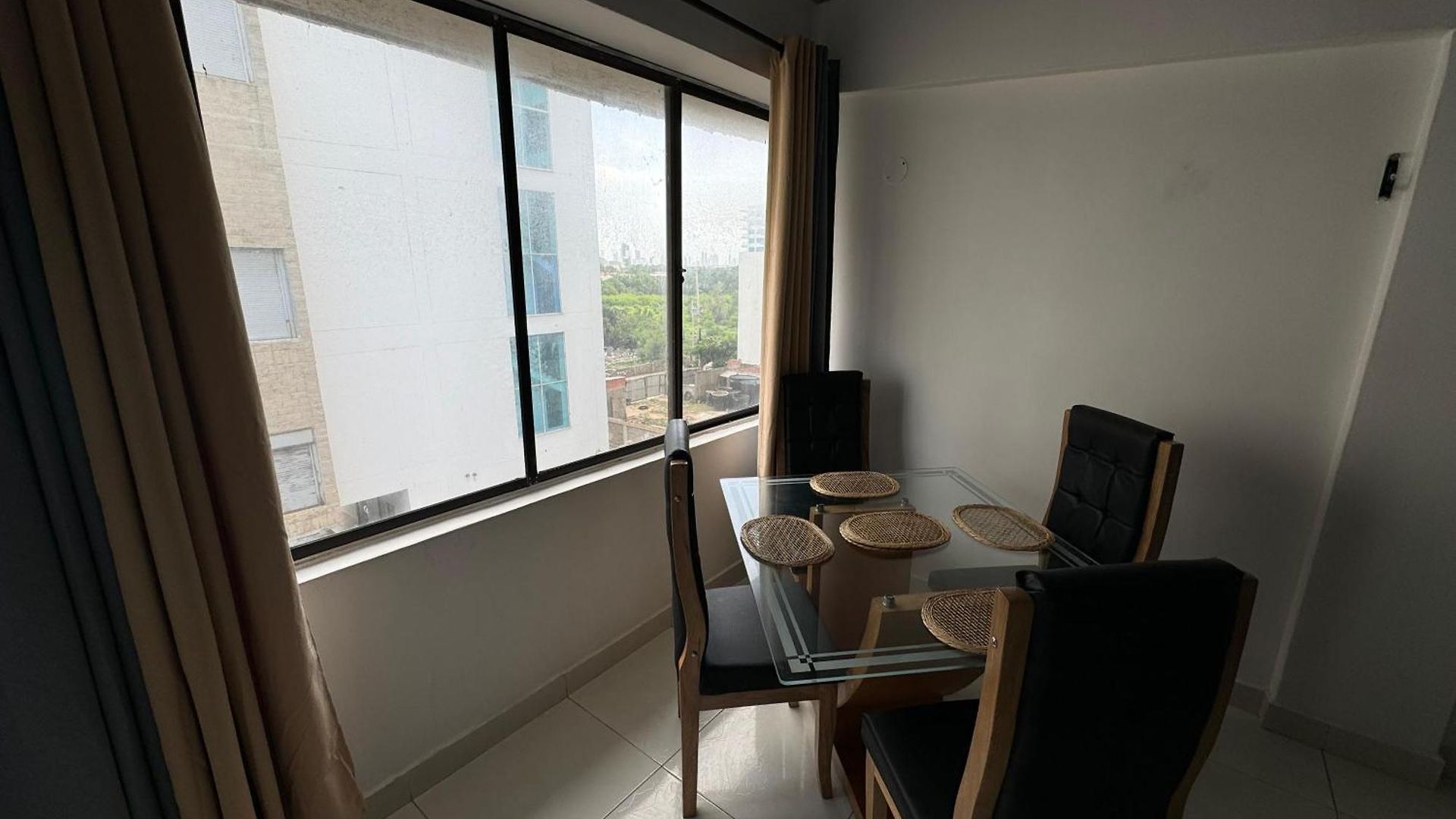Apartamento Edificio Frente A La Playa En Cartagena, Marbella