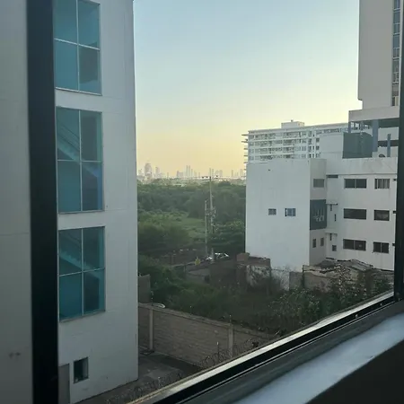 Edificio Frente A La Playa En Cartagena, Marbella Apartamento