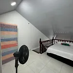 Edificio frente a la playa en cartagena, marbella